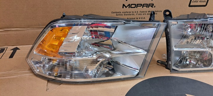DODGE RAM 09-12 PHARE AVANT ENSEMBLE MOPAR