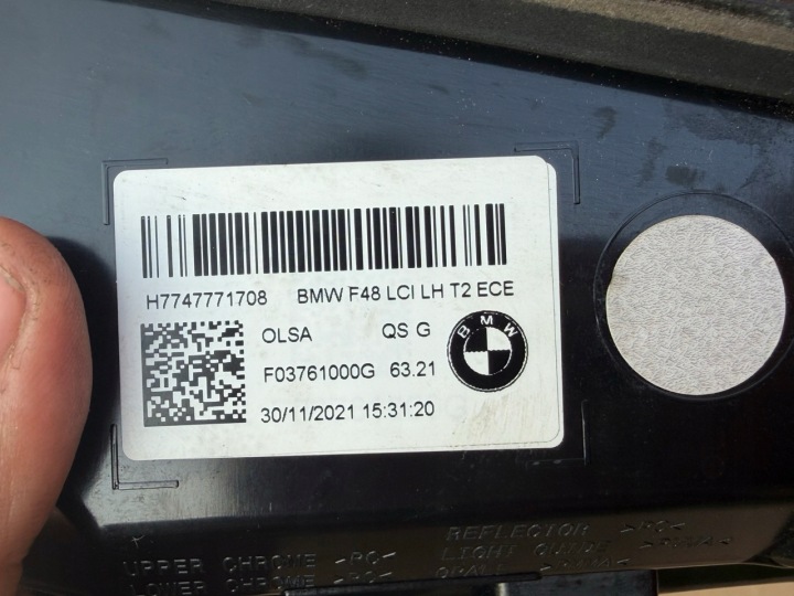 BMW X1 F48 LIFT LCI GAUCHE PHARE DANS COUVERCLE DE COFFRE ARRIÈRE ARRIÈRE