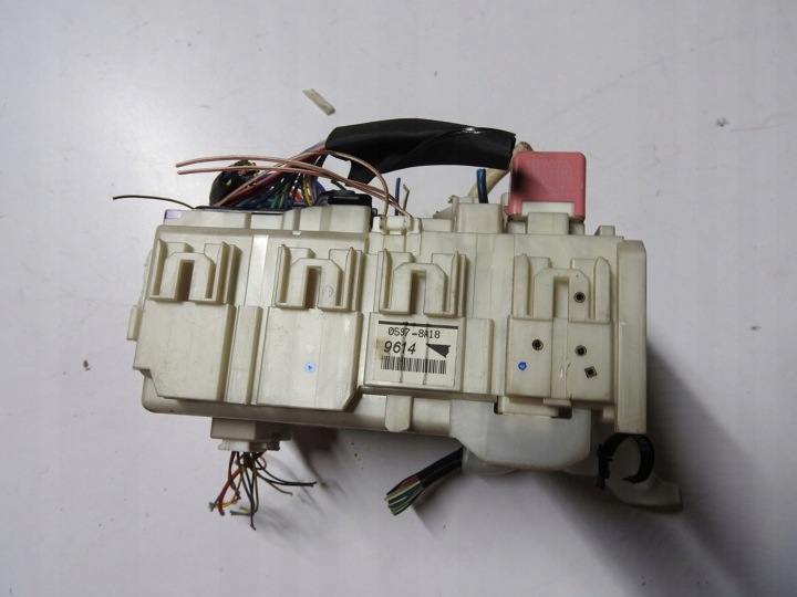 TOYOTA AURIS I 5D 06-09 2.0 D4D BOÎTE MODULE 82730-02120 0597-8A18