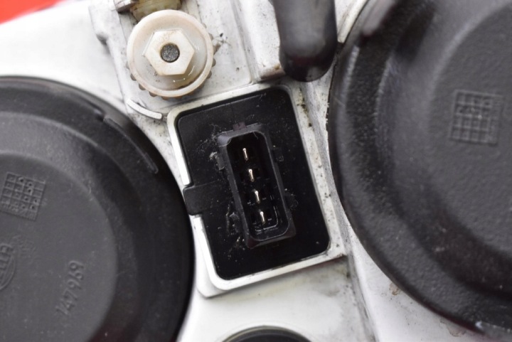 PHARE AVANT DROITE VOLVO V40 30899683 HELLA