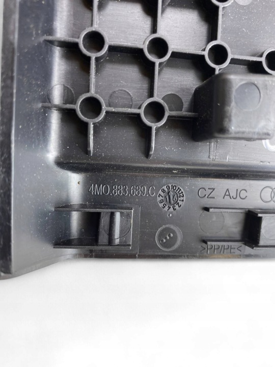 PROTECTION RAIL SIÈGES GAUCHE ARRIÈRE ARRIÈRE GAUCHE AUDI Q7 4M 4M0883689C