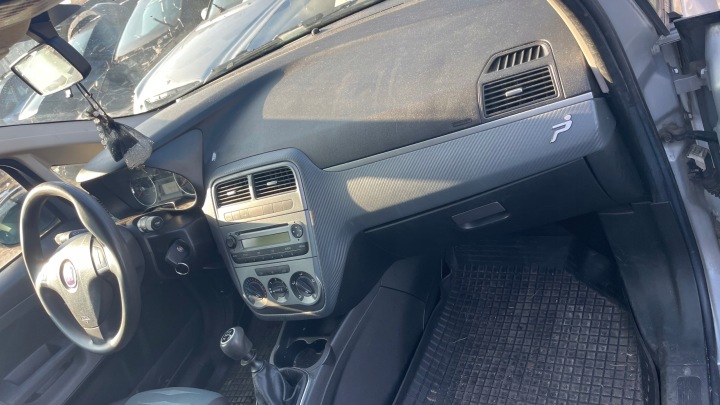 FIAT GRANDE PUNTO COULEUR 589A 1,4 8V SUR PIÈCES
