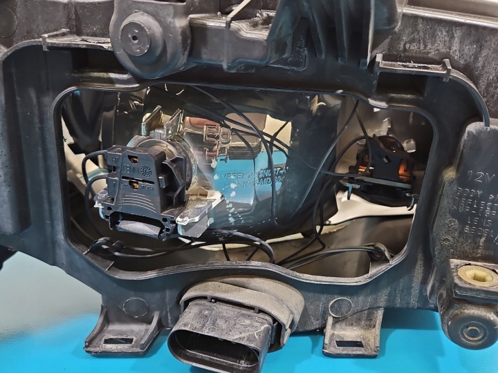 PROJECTEUR GAUCHE PHARE AVANT FORD MONDEO MK4 EUROPE 7S71-13101-EF