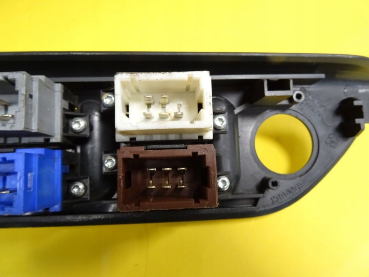 COMMUTATEUR PANNEAU VITRE RENAULT LAGUNA I 7701699599 7700417487B NR1958