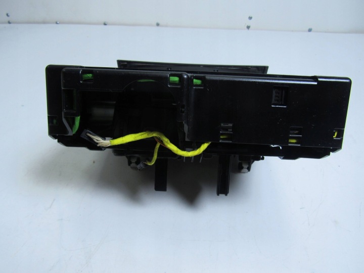 CHANGEUR CD DVD MERCEDES-BENZ E W211 A2116800552