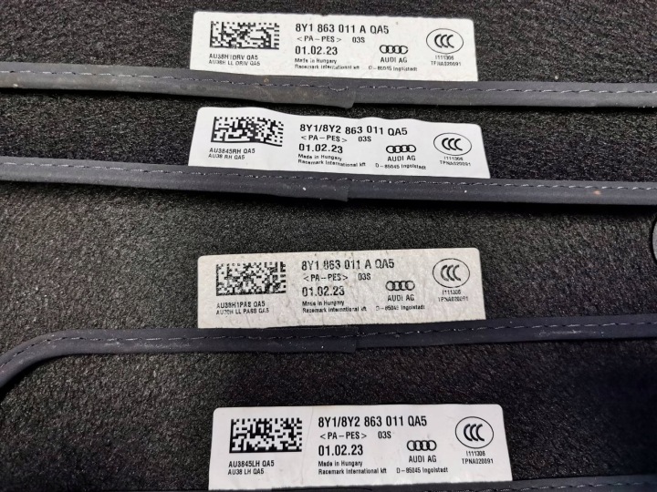 ENSEMBLE POUSSOIRS WELUROWYCH AUDI A3 8Y ORIGINAL 8Y1863011A