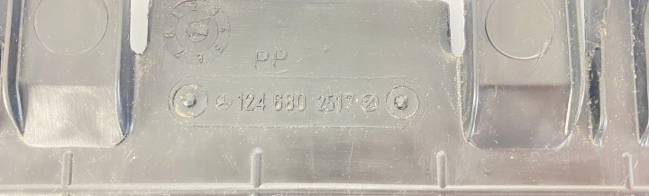 PROTECTION INFÉRIEURE COLONNES CAOUTCHOUC TABLEAU DE BORD INSTRUMENTATION MERCEDES W124 1246802517
