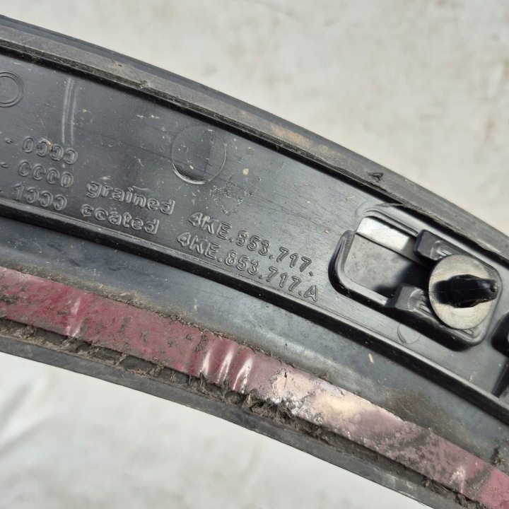 AUDI Q8 E-TRON 18-25 MOULURE REVÊTEMENT GAUCHE AVANT