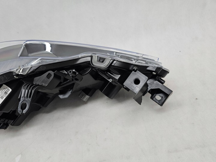 TOYOTA COROLLA E21 BERLINE PHARE AVANT GAUCHE EUROPE PARFAITE 81150-02T31-00
