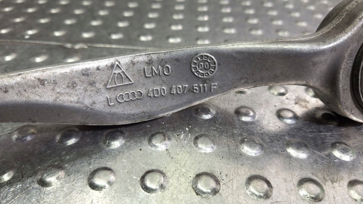 BRAS DE SUSPENSION GAUCHE AVANT SUPÉRIEUR OE 4D0407511F AUDI A4 B6 A6 C5 PASSAT B5 SUPERB I