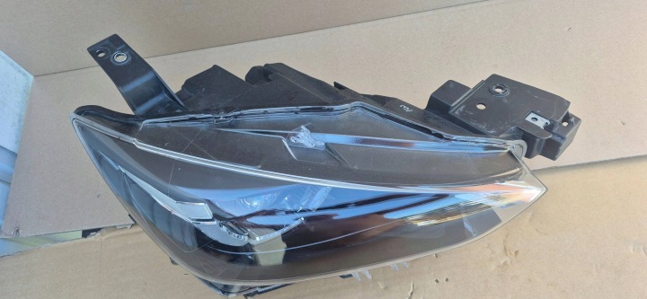 PHARE DROIT AVANT AVANT MAZDA CX-3 D10E51030