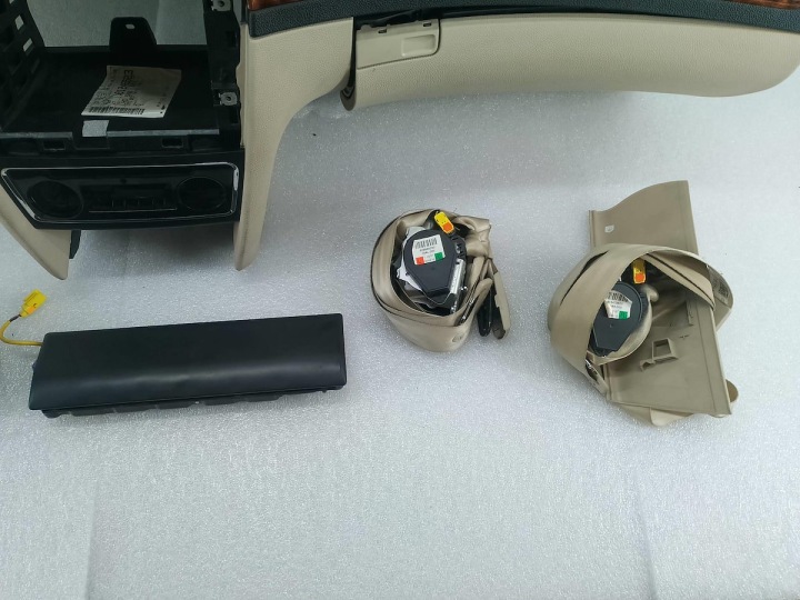PLANCHE ROZDZIELCZA,KONSOLA COUSSINS CAPTEUR COURROIES SKODA SUPERB II 3T1857007C