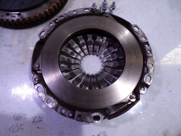 EMBRAYAGE 302102934R RENAULT CLIO IV 1.2 16V