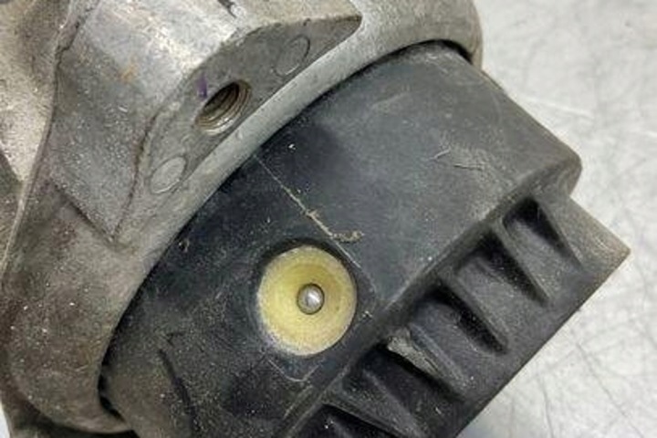 AVANT COUSSIN MOTEUR BMW 7 (F01, F02) 6777373 4.4L GASOLINE 300KW 2009