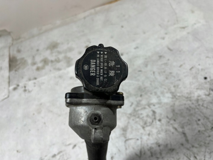 CHÂSSIS THERMOSTAT BOUCHON HONDA VF 1000F SC15