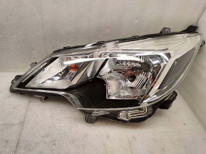 MITSUBISHI SPACE STAR II LIFT ZW ENSEMBLE PHARES AVANT STANLEY W5335