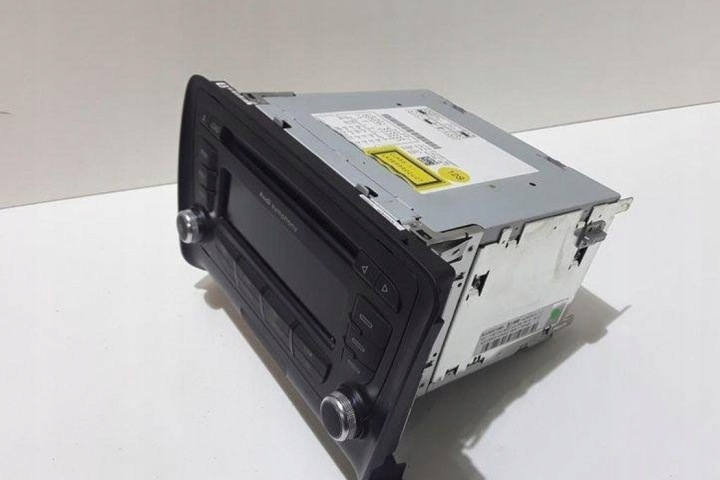 RADIO AVEC NAVIGATION AUDI TT (8J3) 8J0035195G 2.0L DIESEL 125KW 2012