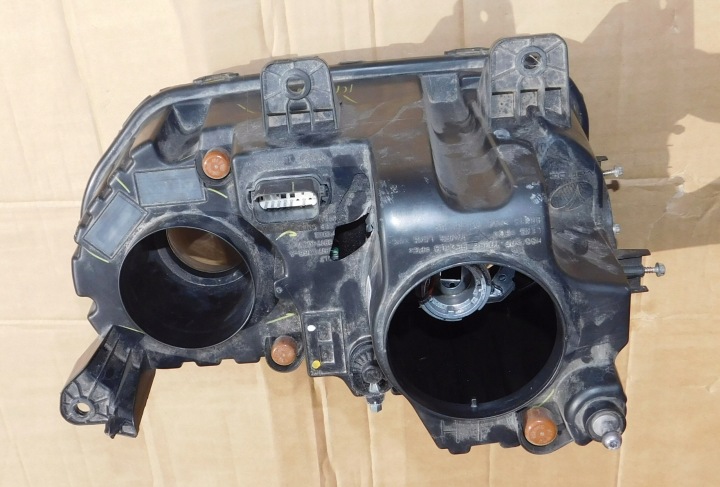 DODGE CHALLENGER 15- LIFT PHARE GAUCHE AVANT XÉNON 68174067-AD ENDOMMAGÉE