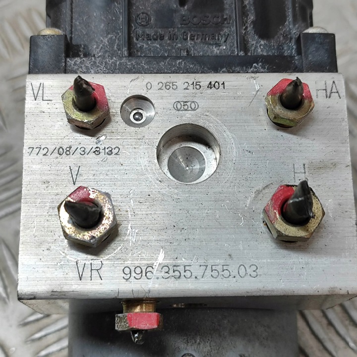 PORSCHE 911 996 1998 POMPE ABS