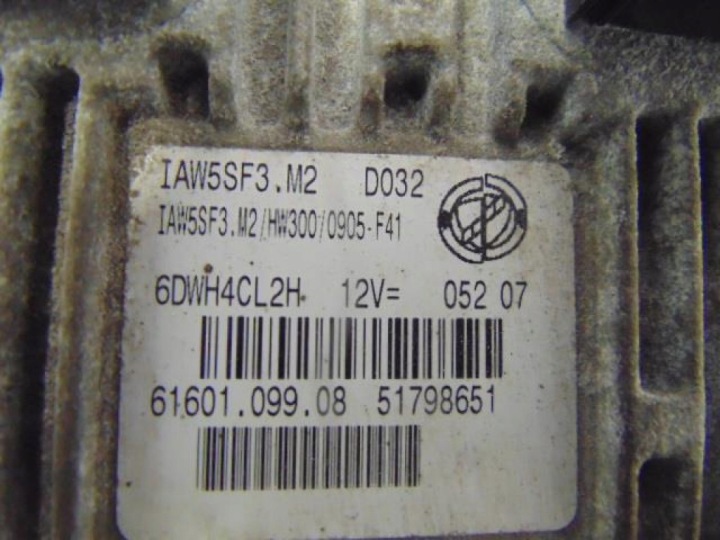 FIAT PUNTO GRANDE 1.2 16V ORDINATEUR MOTEUR 51798651