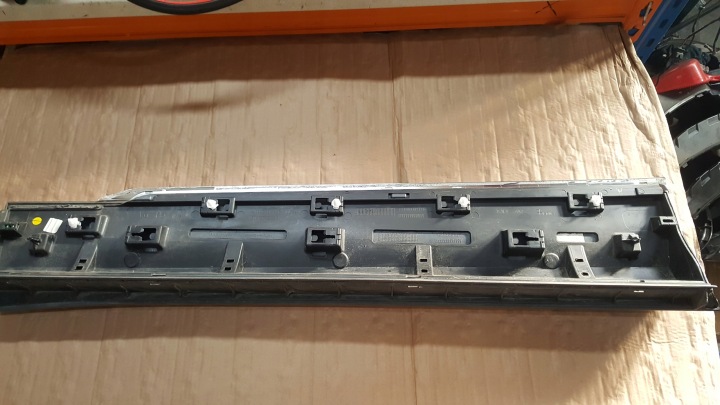 MOULURE PORTES DROITE AVANT VW TIGUAN II AVANT DROIT 5NA854940M R-LINE