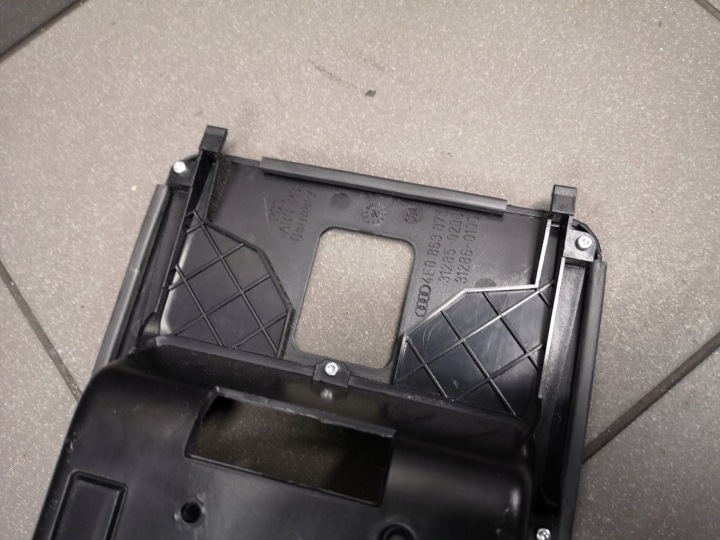 BOÎTE À GANTS ÉTAGÈRE SOUS TÉLÉPHONE AUDI A8 D3 4E0863075M
