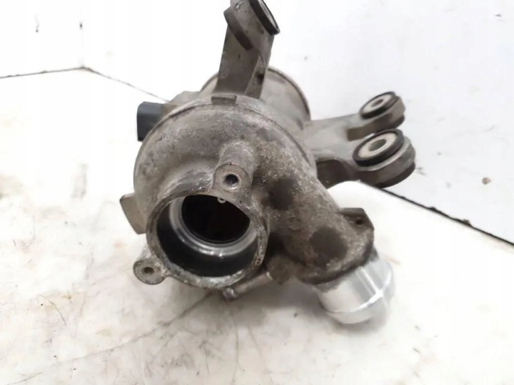 POMPE À EAU MERCEDES-BENZ C (W205) A2742000207 1.99L 2015