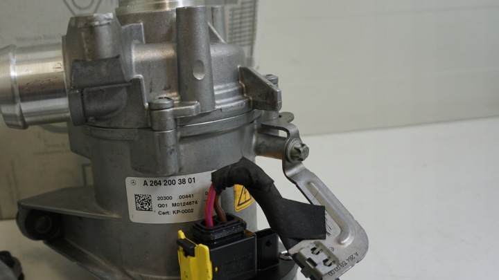 MERCEDES POMPE AQUATIQUE A2642003801 OM264 0041