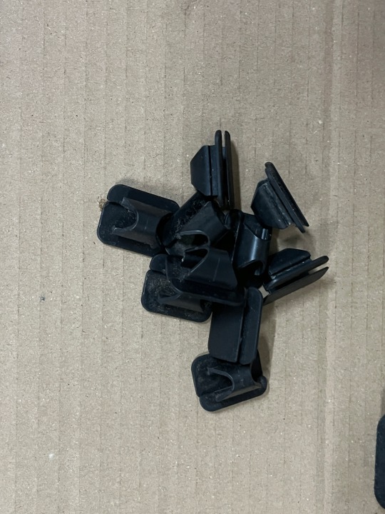 FORD FOCUS MK3 11- INSONORISATION CAPOTS SUPPORT CLIPS