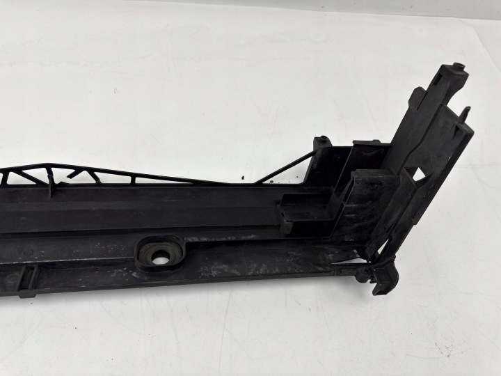 BMW 5 F10 F11 2011 INFÉRIEUR FIXATION RADIATEUR
