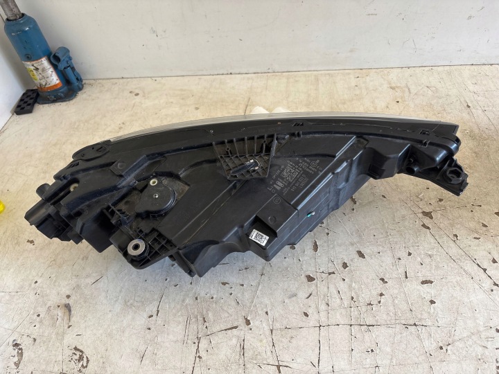 PROJECTEUR AVANT CÔTÉ GAUCHE AUDI A3 8Y 8Y0941033D
