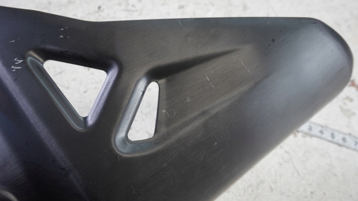 K365 SUZUKI DL V-STROM 1050 20- PROTECTION SILENCIEUX ÉCHAPPEMENT