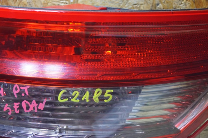 MERCEDES W204 PHARE DROIT ARRIÈRE BERLINE (C2185C)
