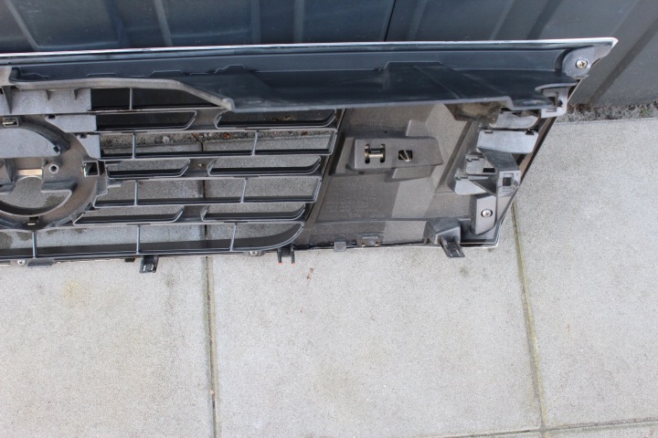 GRILLE CALANDRE RADIATEUR NISSAN NAVARA NP300 62310-4KJ1C