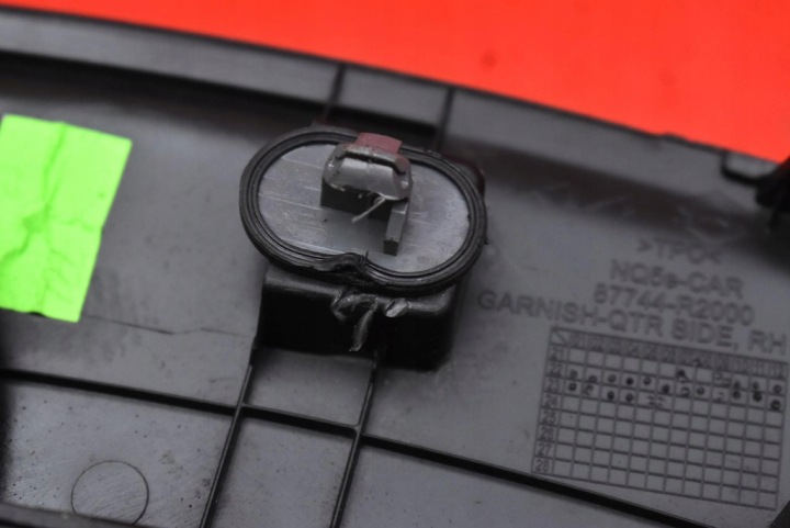 MOULURE GARDE-BOUE DROITE ARRIÈRE 87744-R2000 KIA SPORTAGE 5 V 21-25