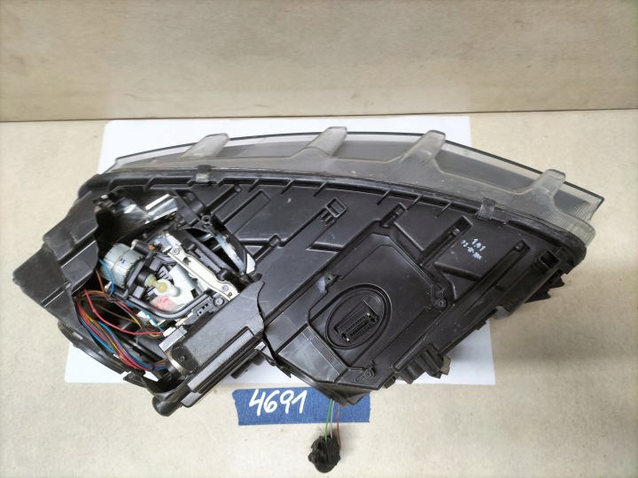SKODA OCTAVIA III XÉNON PROJECTEUR R (SZCZECIN-GORZOW- POZNAŃ 4691