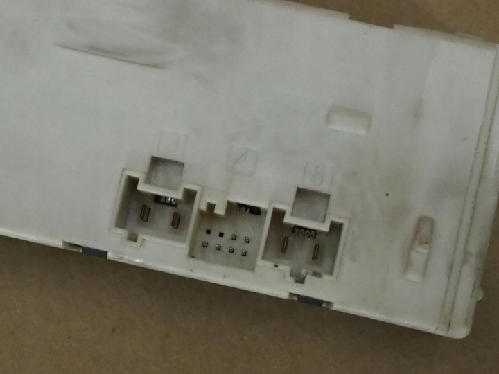 MODULE CONTRÔLEUR COUVERCLES DE COFFRE ARRIÈRE MERCEDES W212 2129004203
