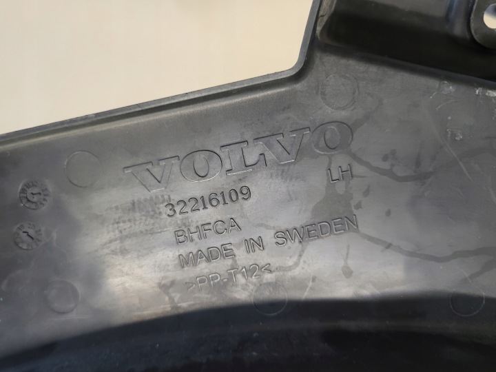 PROTECTION CHÂSSIS SUPÉRIEURE GARDE-BOUE GAUCHE AVANT MOULURE CALANDRE VOLVO XC60 II OE