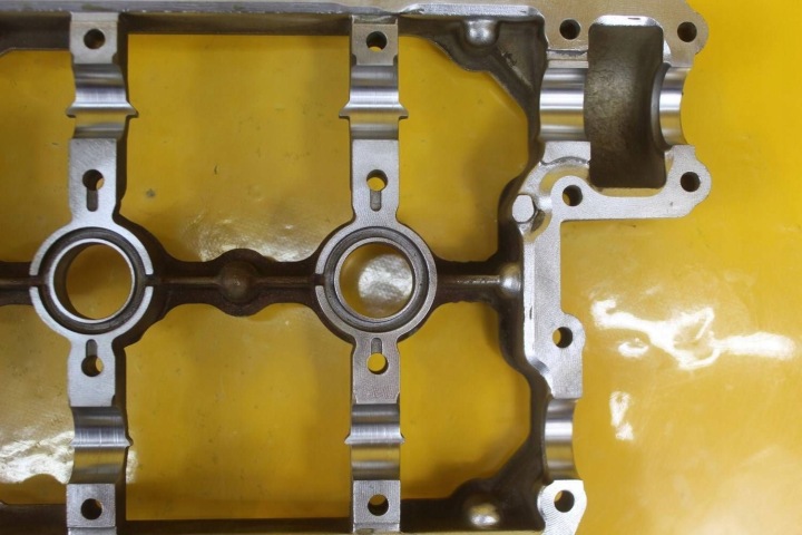 CULASSE MOTEUR GAUCHE AUDI A6 C6 2.4 B V6 BDW 06E103373D