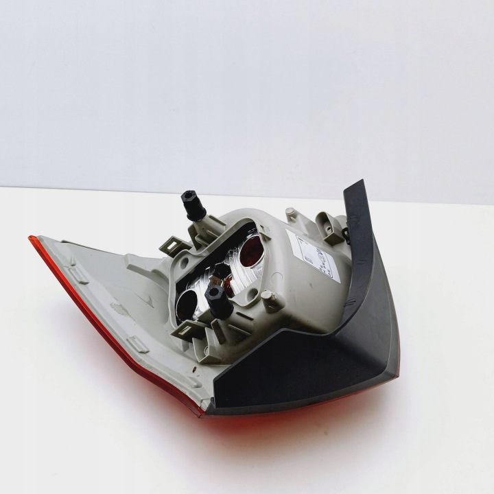 PHARE GAUCHE ARRIÈRE VW GOLF V 5D HAYON NR19
