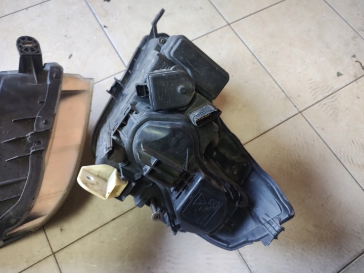RENAULT VEL SATIS PHARE AVANT GAUCHE DROITE XÉNON 8200014357