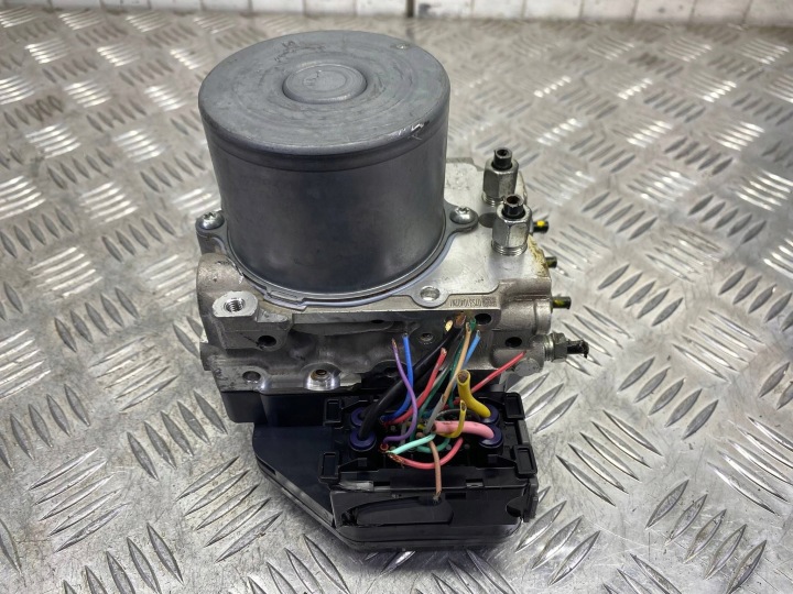 POMPE ABS INFINITI Q50 476604GC1A 133000-2351