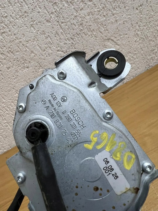 PETIT MOTEUR ESSUIE-GLACES COUVERCLES DE COFFRE MERCEDES-BENZ E (W210) D8165 2.7L DIESEL 120KW