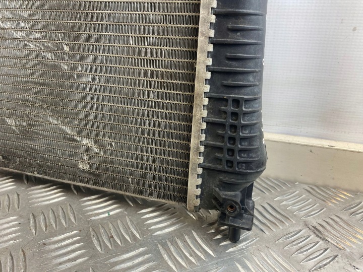 RADIATEUR MOTEUR ORIGINAL 8200468913 RENAULT