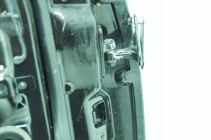 PORTES GAUCHE NUE COULEUR 040U MERCEDES CL W216