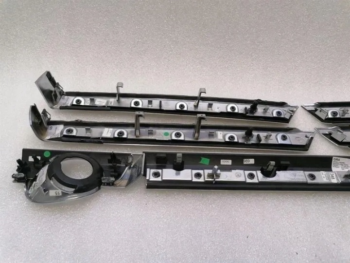 PORSCHE CAYENNE 958 92A FORNIR SUR PLANCHE DISTRIBUTION 7P5863324A MOULURE PROTECTIONS