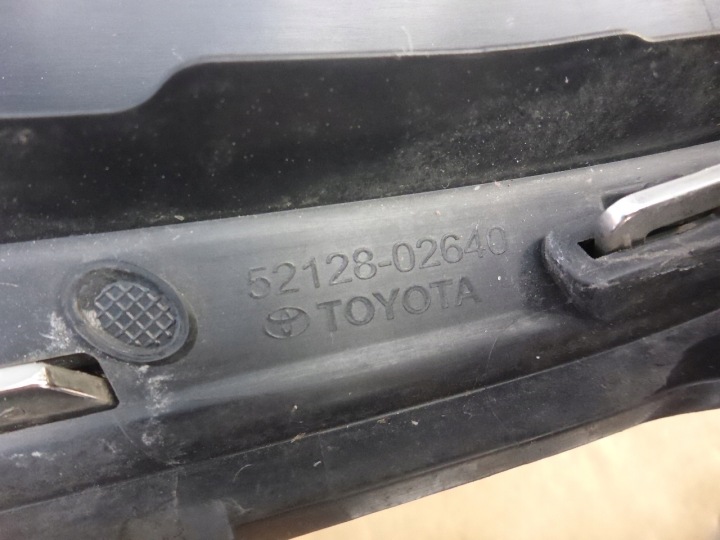 CALANDRE GRILLE PARE-CHOCS AVANT GAUCHE TOYOTA COROLLA E21 LIFT 23- HAYON UNIVERSEL