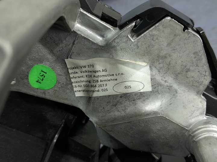 VW GOLF VII LIFT ACCOUDOIR TUNNELS CENTRAL 5G0864251D