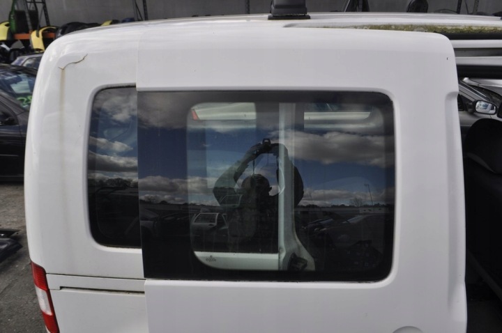 VW CADDY III 03- PORTES ARRIÈRE DROIT COULISSANT
