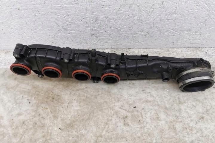 COLLECTEUR ADMISSION MERCEDES-BENZ C (W205) A1770980107 2018